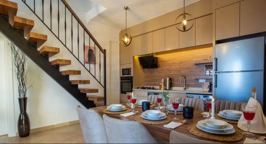 Kaş Villa Yemek alanı ve merdiven gerçek fotoğrafı