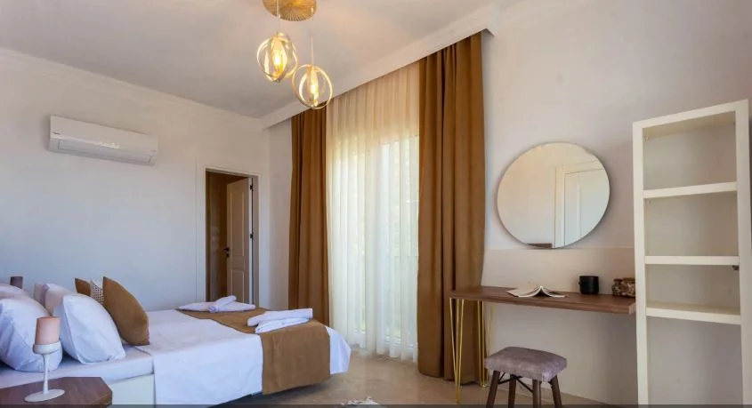 Kaş Villa: Yatak odası ve çalışma masası