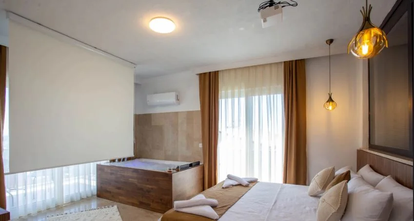 Kaş Villa jakuzili oda jakuzi alanı gerçek fotoğrafı