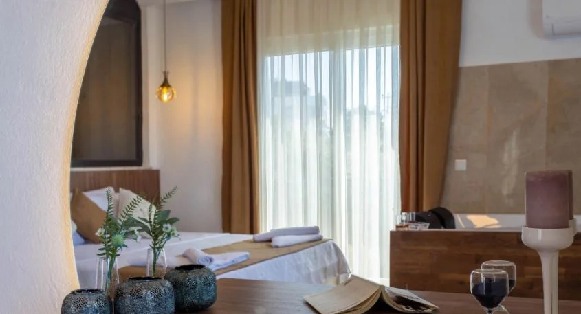 Kaş Villa jakuzili oda yatak alanı gerçek fotoğrafı