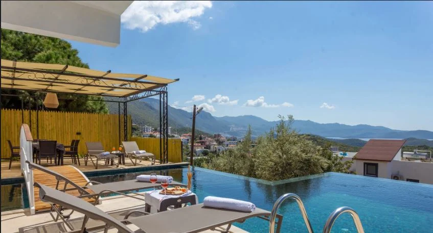 Kaş Villa havuz ve teras alanı